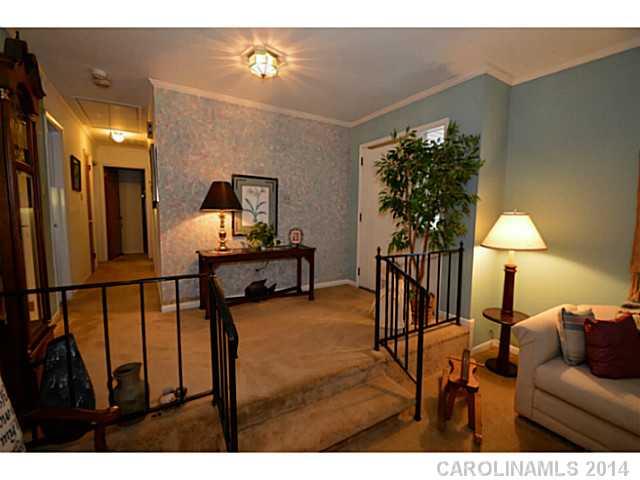 8809 Hood Road Charlotte, NC 28215 - Photo 6 of 16 Gallery Image 6