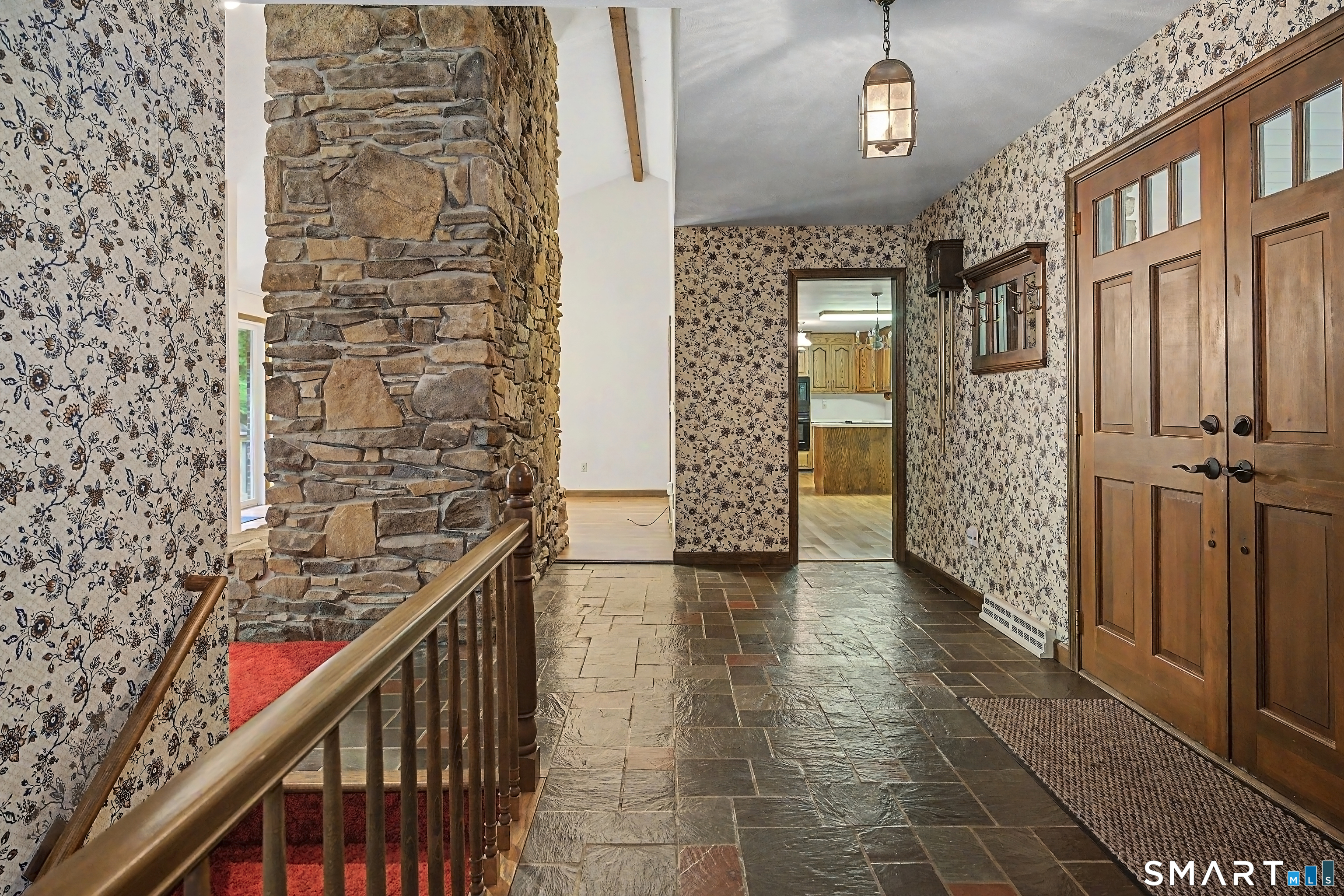370 Hubbard Road Haddam, CT 06441 - Photo 6 of 39