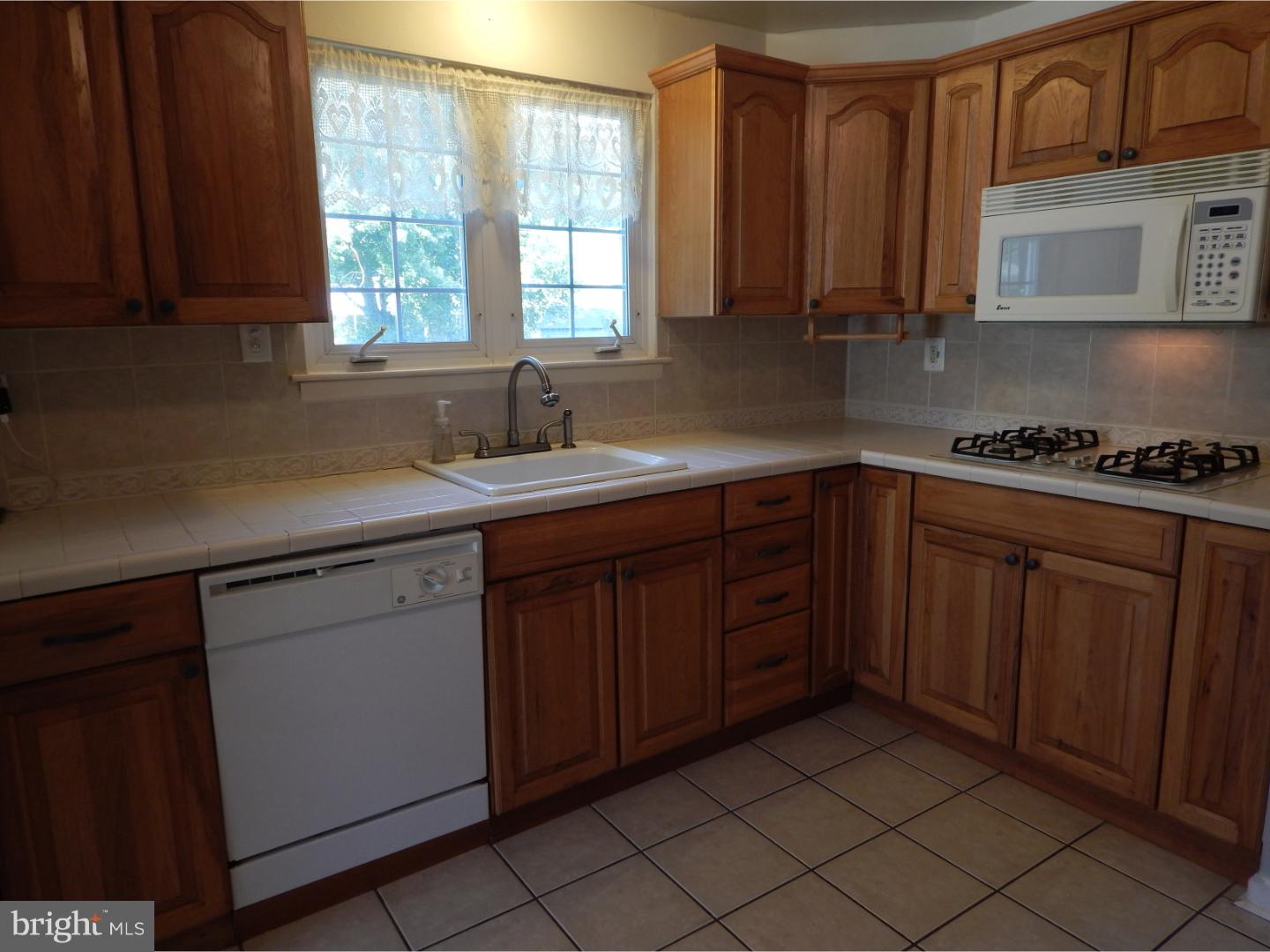 1208 Darrah Road Warminster, PA 18974 - Photo 5 of 17 Gallery Image 5