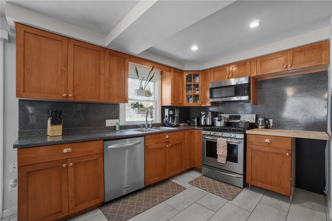 75 Rounds Avenue East Providence, RI 02915 - Photo 12 of 29