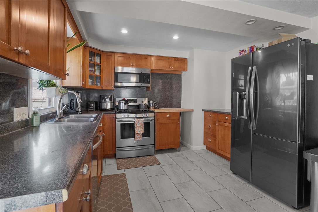 75 Rounds Avenue East Providence, RI 02915 - Photo 13 of 29