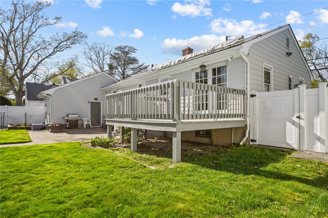 75 Rounds Avenue East Providence, RI 02915 - Photo 3 of 29