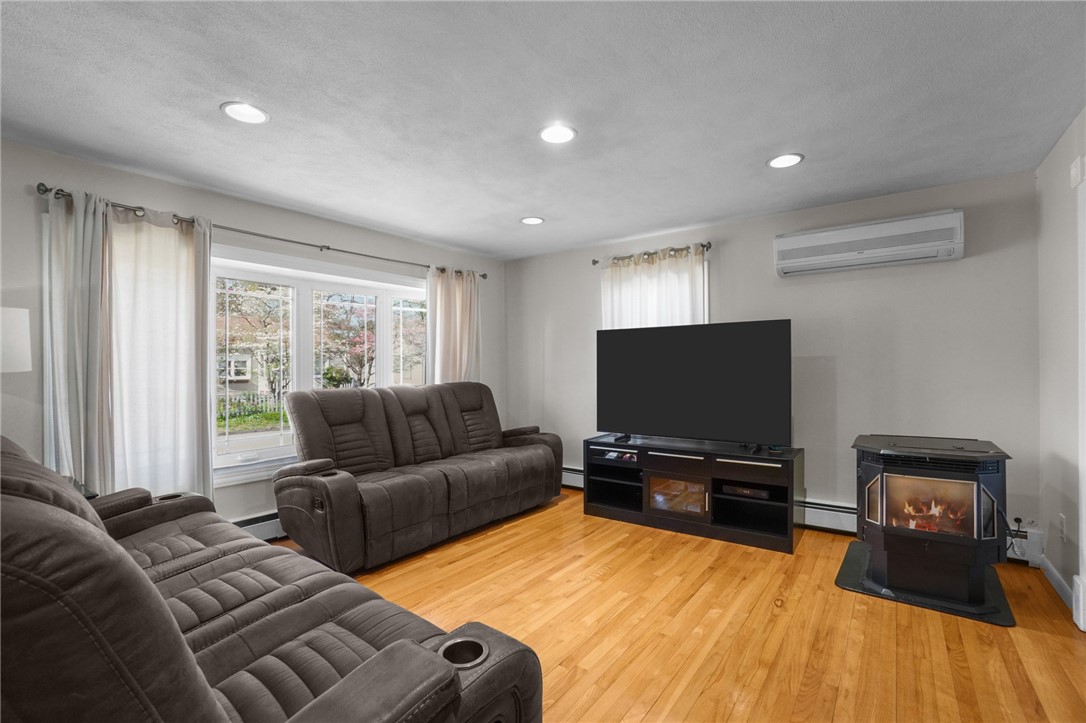 75 Rounds Avenue East Providence, RI 02915 - Photo 9 of 29