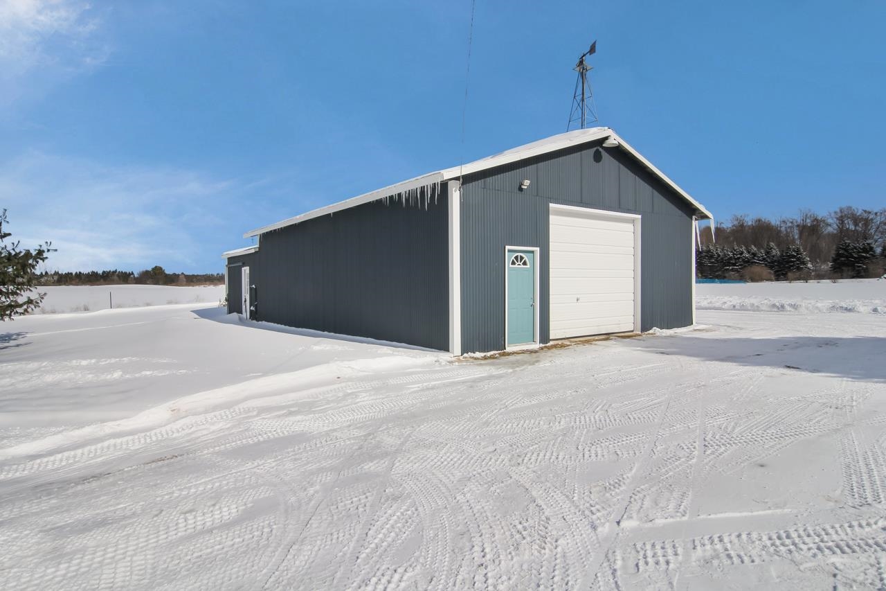 4862 Silver Pines Road Traverse City, MI 49685 - Photo 46 of 62 1897141-45.JPG