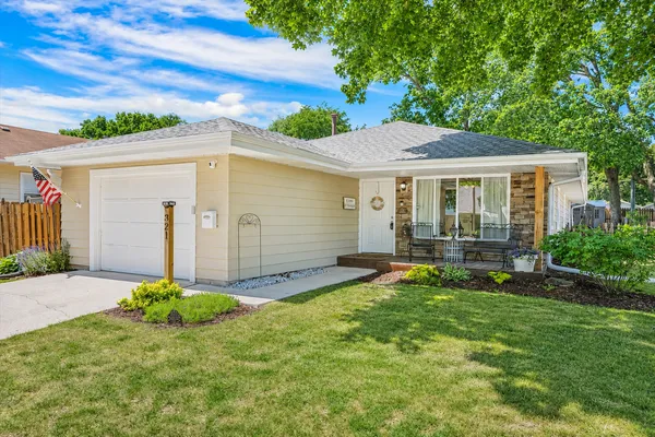 $315,000 | 321 Ingleside Avenue, Aurora, IL 60506