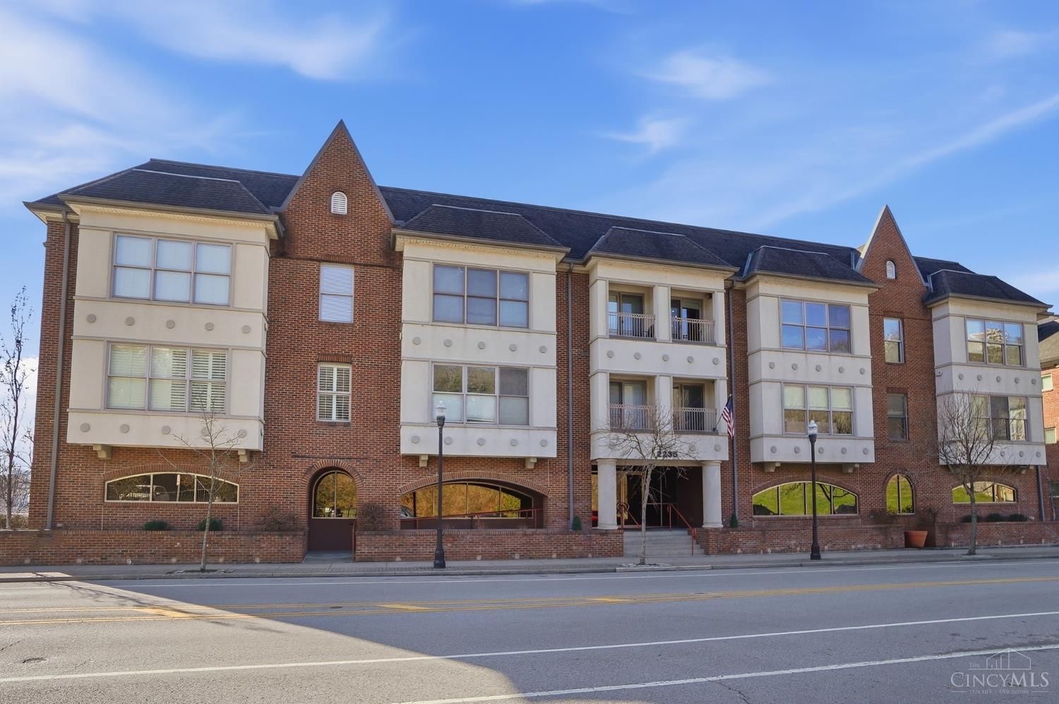 2235 Riverside Drive, Unit 306 Cincinnati, OH 45202 - Photo 2 of 59