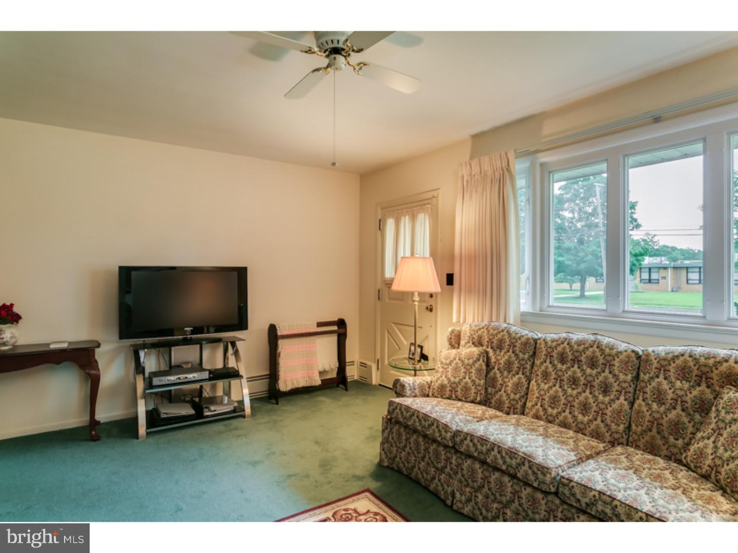 2119 Cooper Road Atco, NJ 08004 - Photo 3 of 25 Living Room