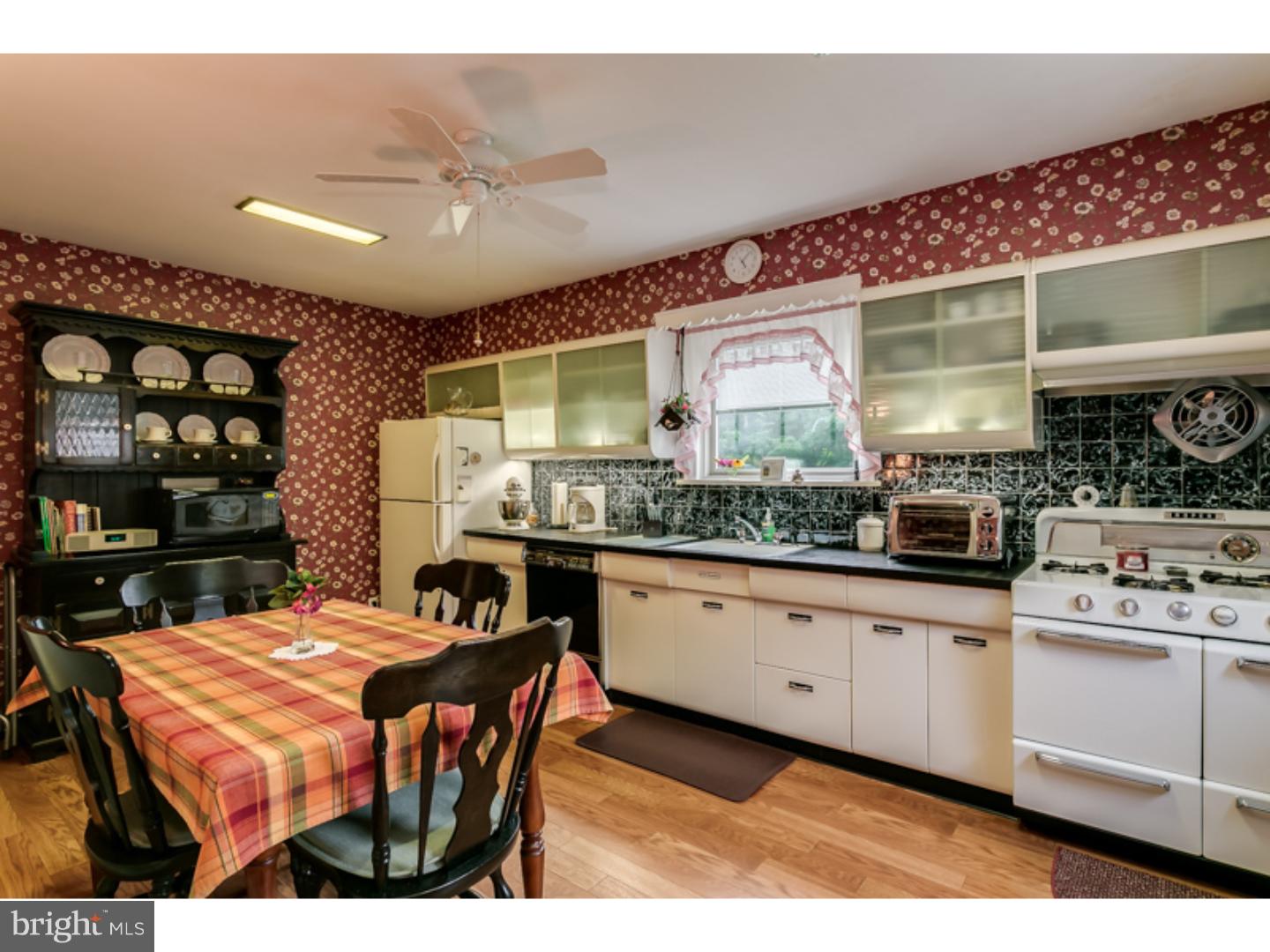 2119 Cooper Road Atco, NJ 08004 - Photo 8 of 25 Kitchen