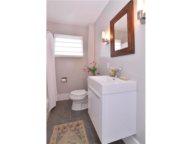 1237 Murdoch Road Pittsburgh, PA 15217 - Photo 21 of 25 Full Bath.