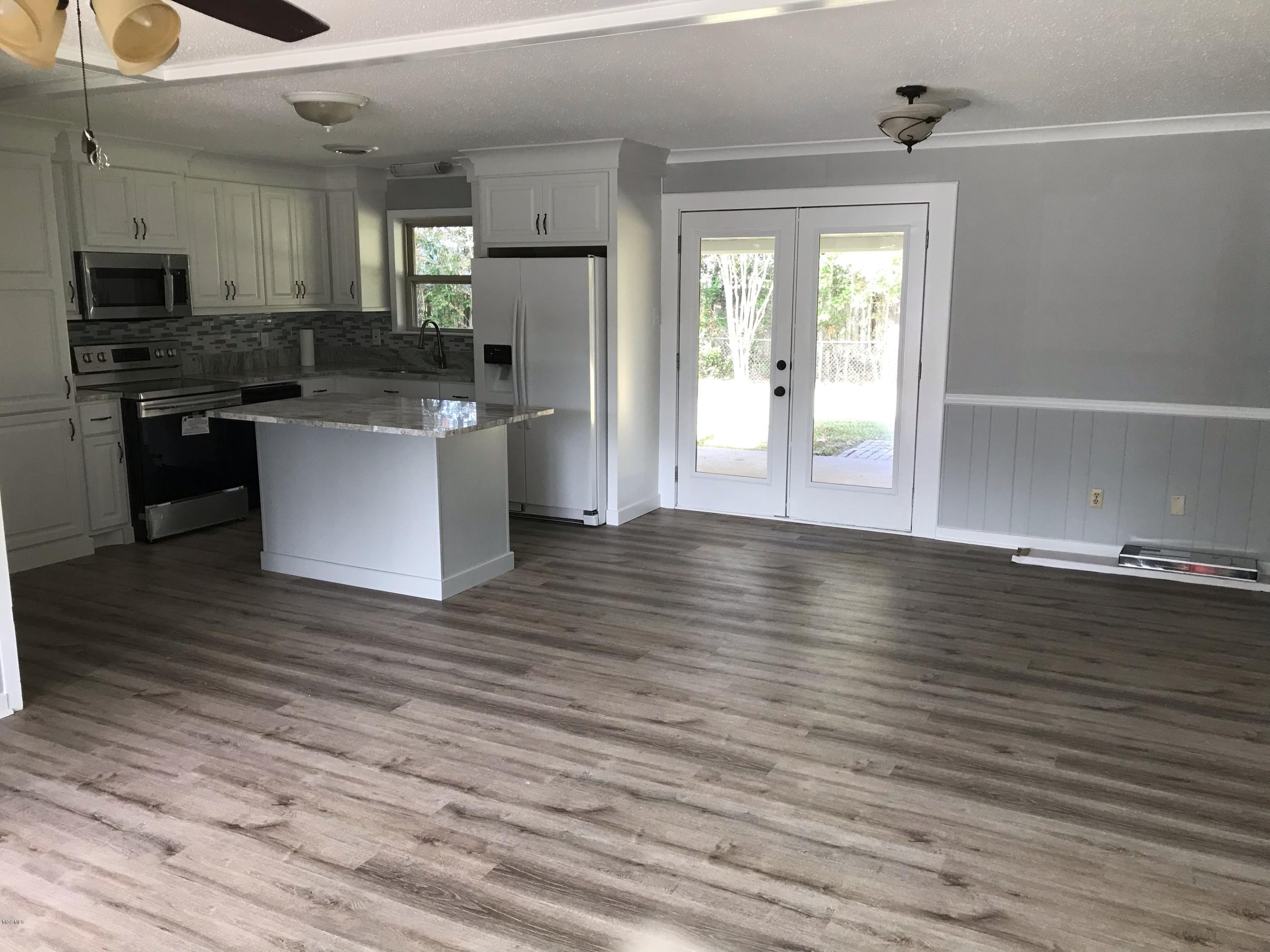 2220 Old Popp's Ferry Road Biloxi, MS 39532 - Photo 3 of 21 03