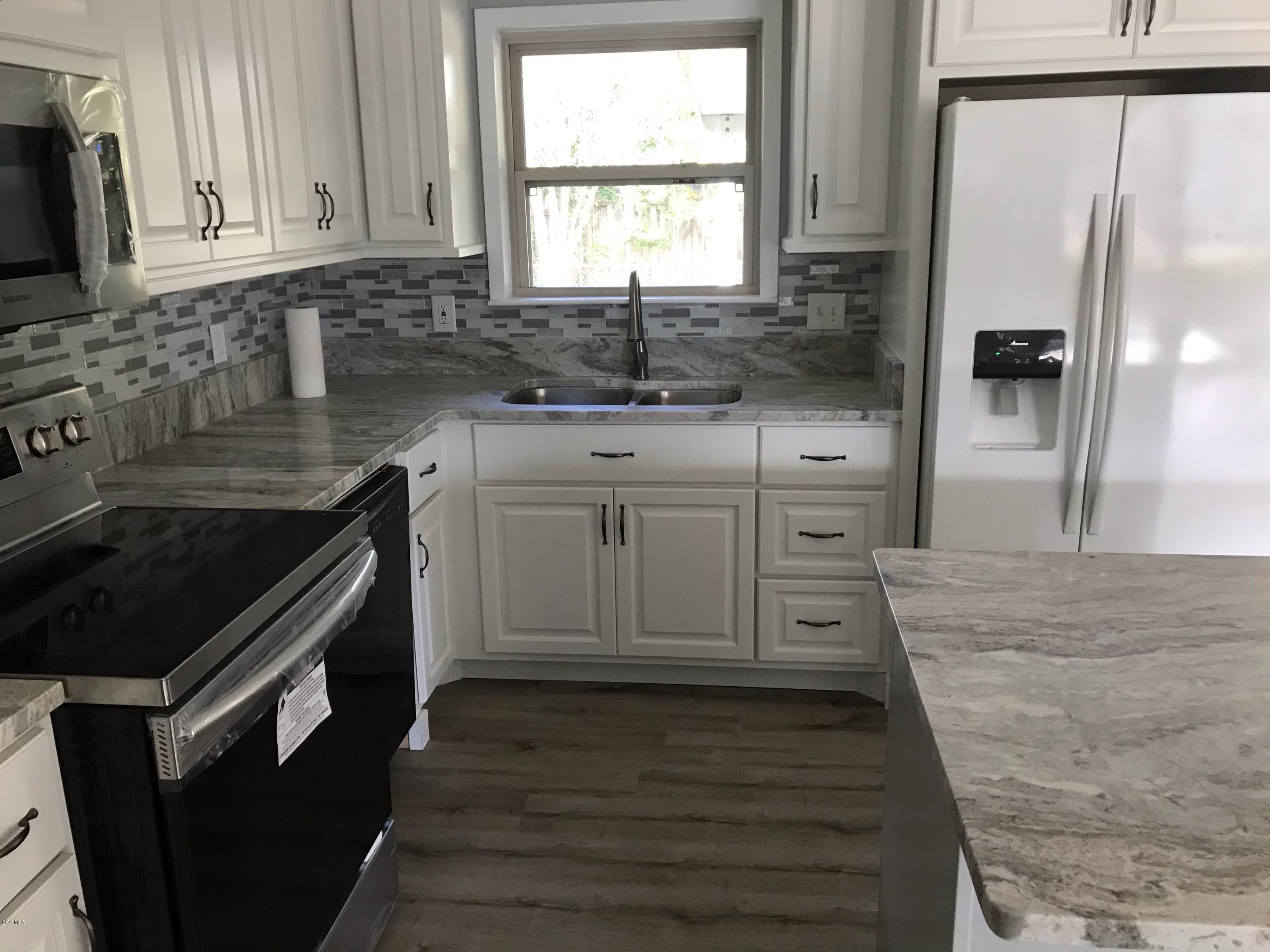 2220 Old Popp's Ferry Road Biloxi, MS 39532 - Photo 4 of 21 04