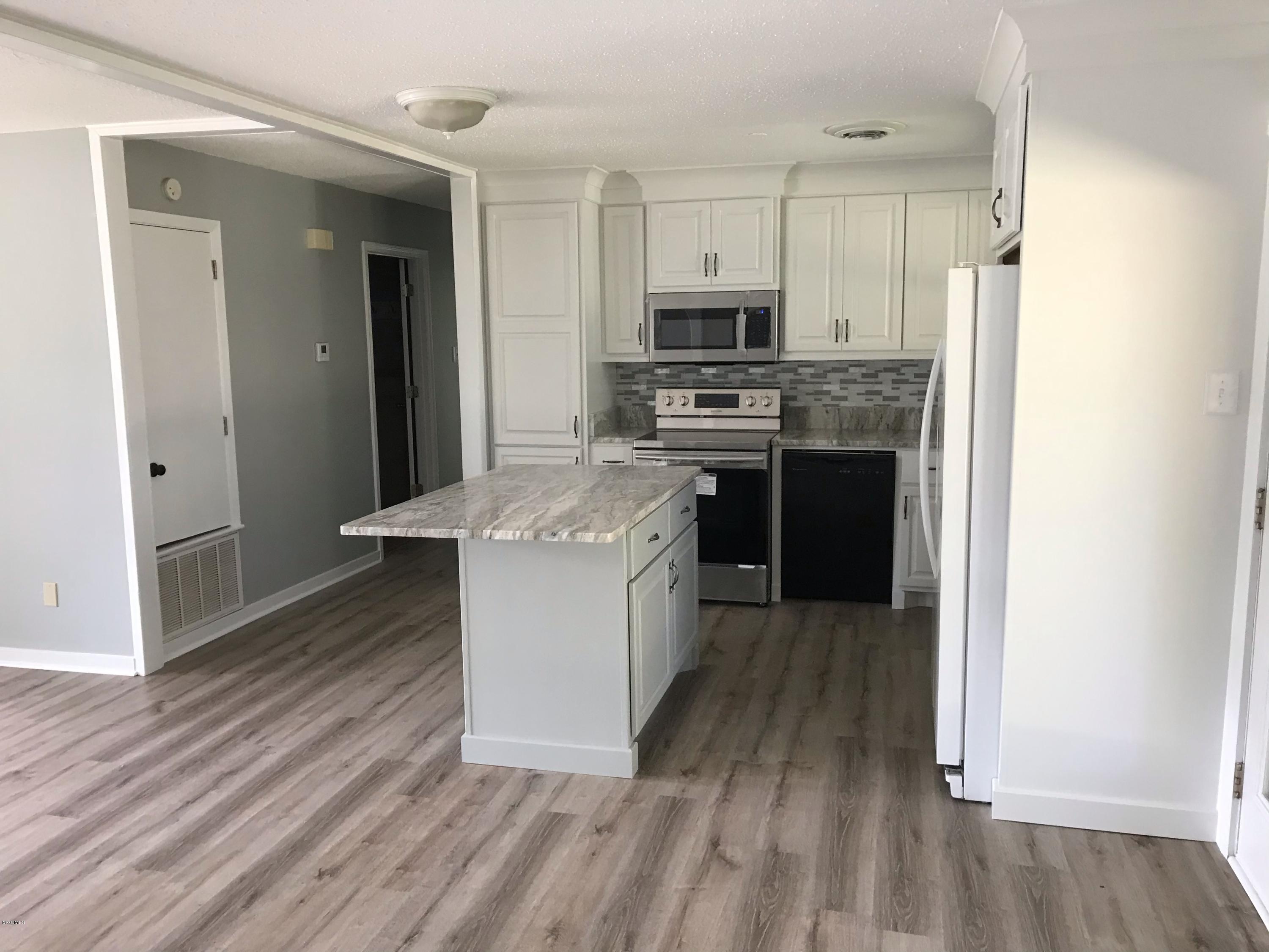 2220 Old Popp's Ferry Road Biloxi, MS 39532 - Photo 5 of 21 05