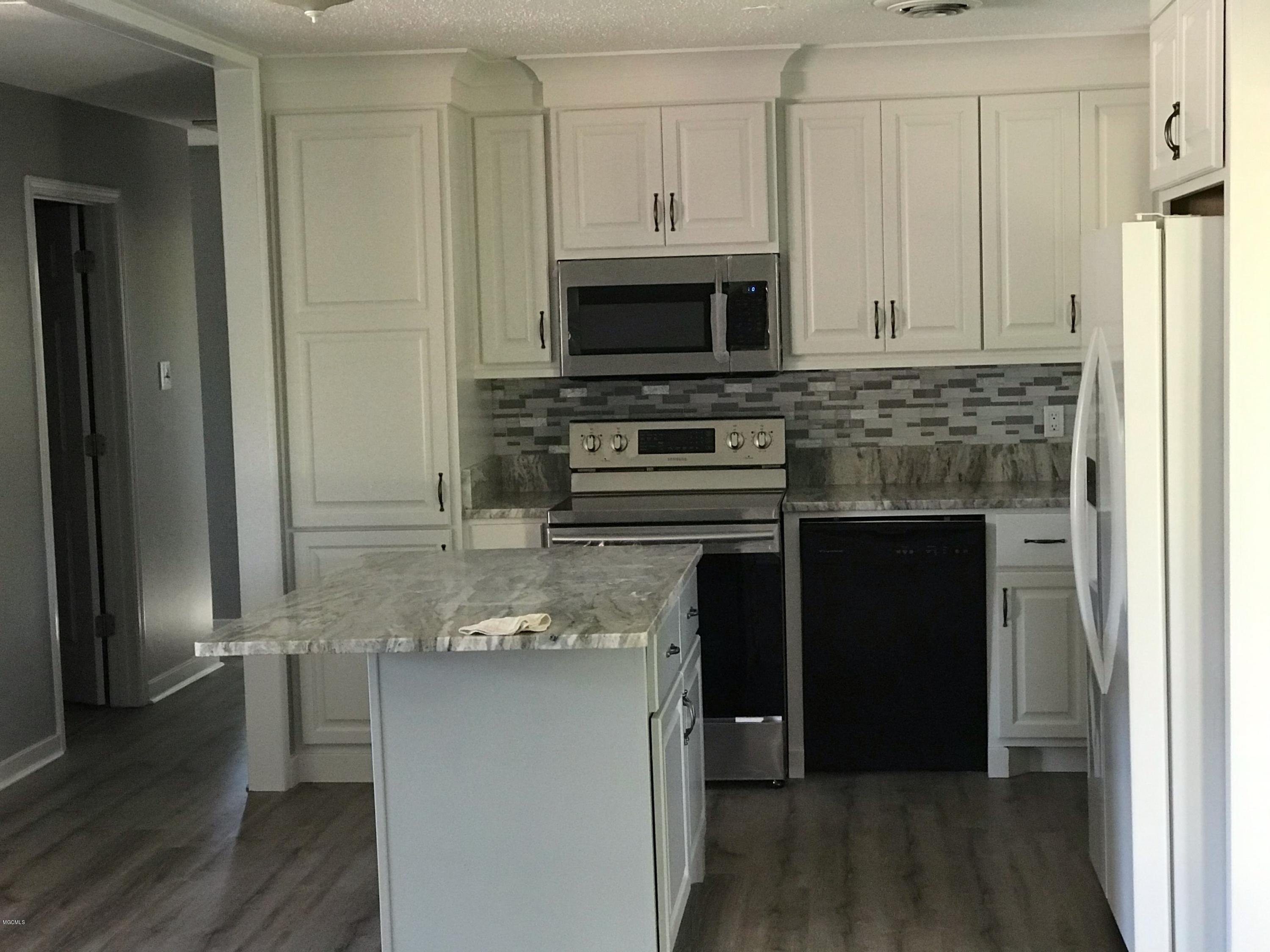 2220 Old Popp's Ferry Road Biloxi, MS 39532 - Photo 6 of 21 06