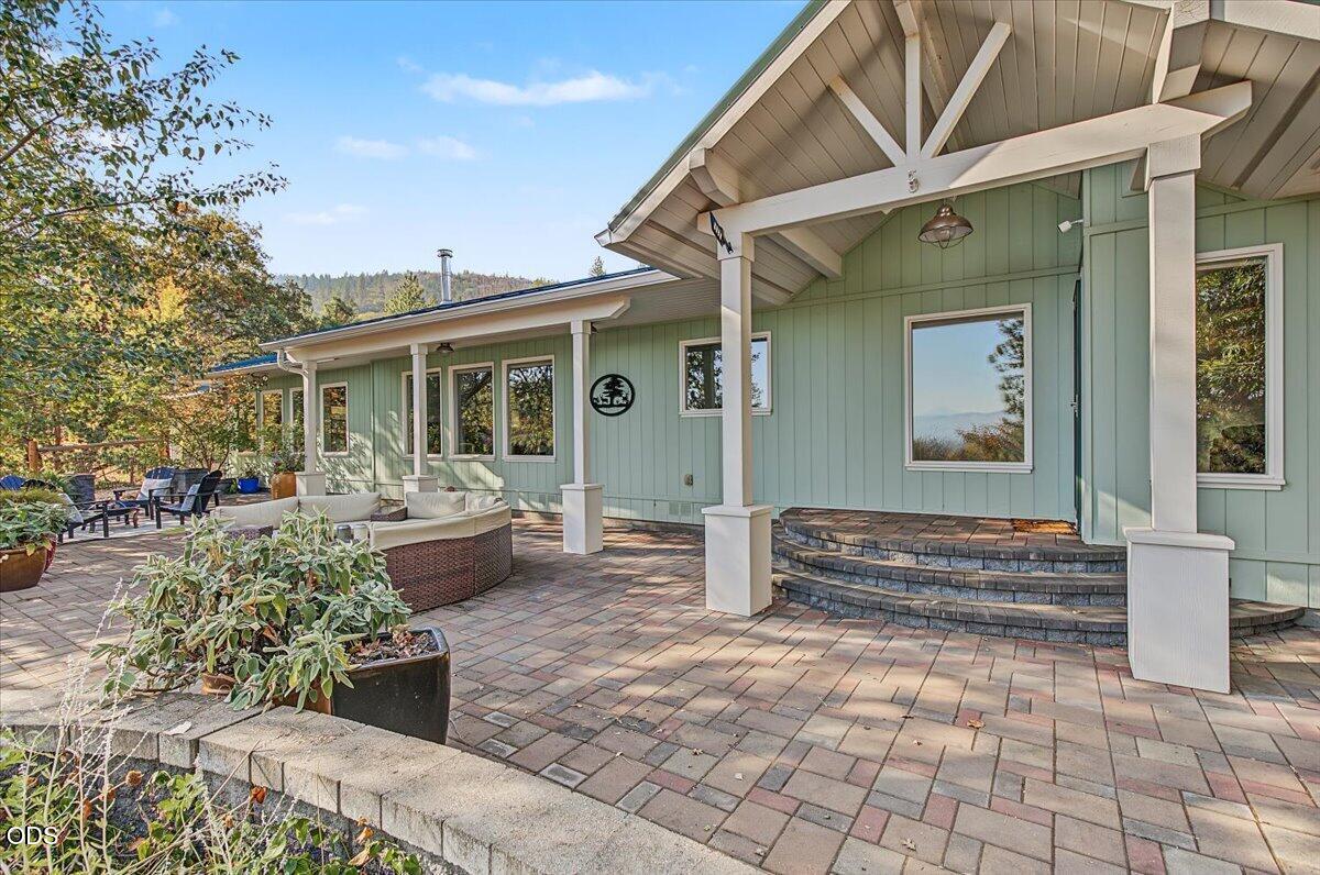 2094 Knowles Road Medford, OR 97501 - Photo 1 of 71 Gallery Image 1