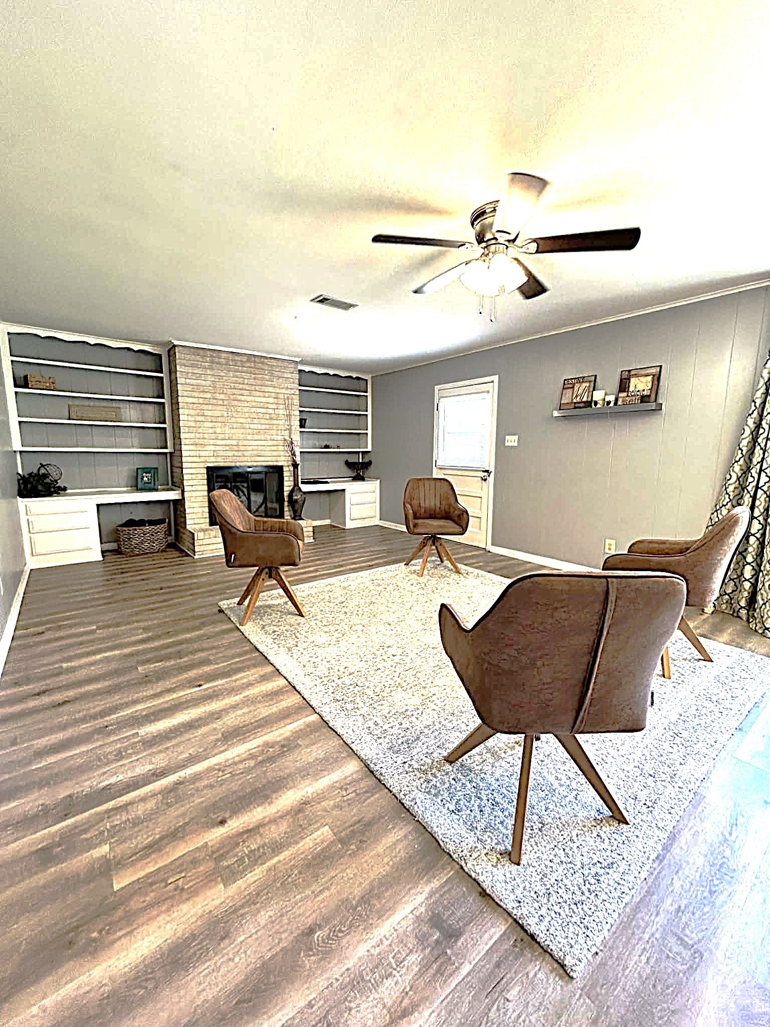 101 Summit Drive Conroe, TX 77303 - Photo 8 of 24 a living room with furniture and a table