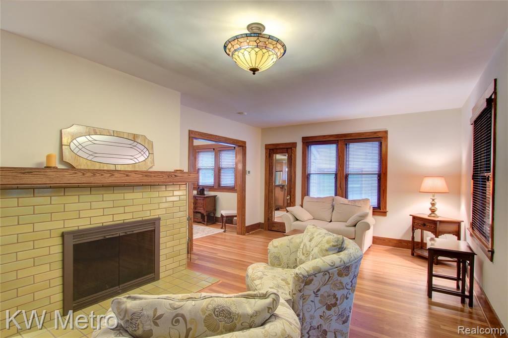 37 Devonshire Road Pleasant Ridge, MI 48069 - Photo 4 of 34
