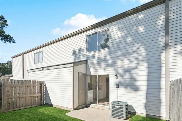 $139,900 | 543 Cedarwood Drive, Unit 543, Mandeville, LA 70471