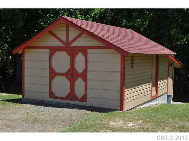 3320 Beaty Road Gastonia, NC 28056 - Photo 14 of 16 a backyard of a house with wooden fence