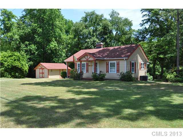 3320 Beaty Road Gastonia, NC 28056 - Photo 3 of 16 a front view of house with yard and green space