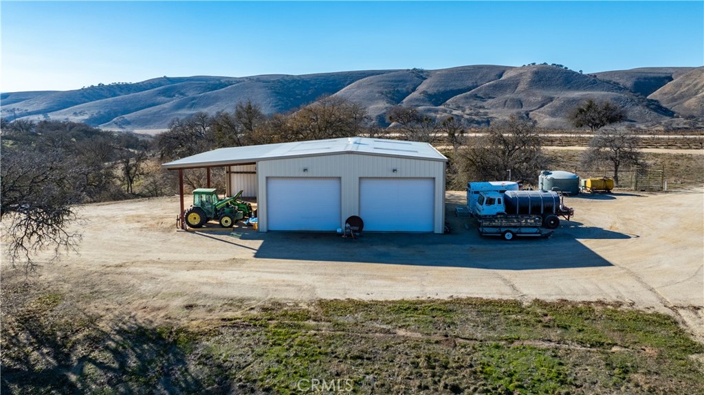 75751 Indian Valley Road San Miguel, CA 93451 - Photo 6 of 60 a view of a backyard
