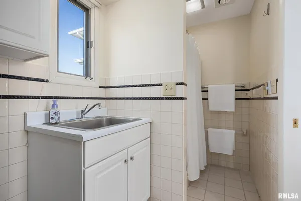 $219,000 | 1201 Old Indian Town Road, Henry, IL 61537