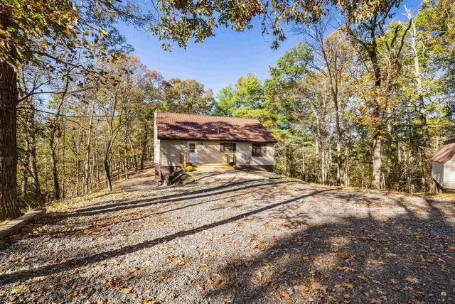 a view of a yard with pathway