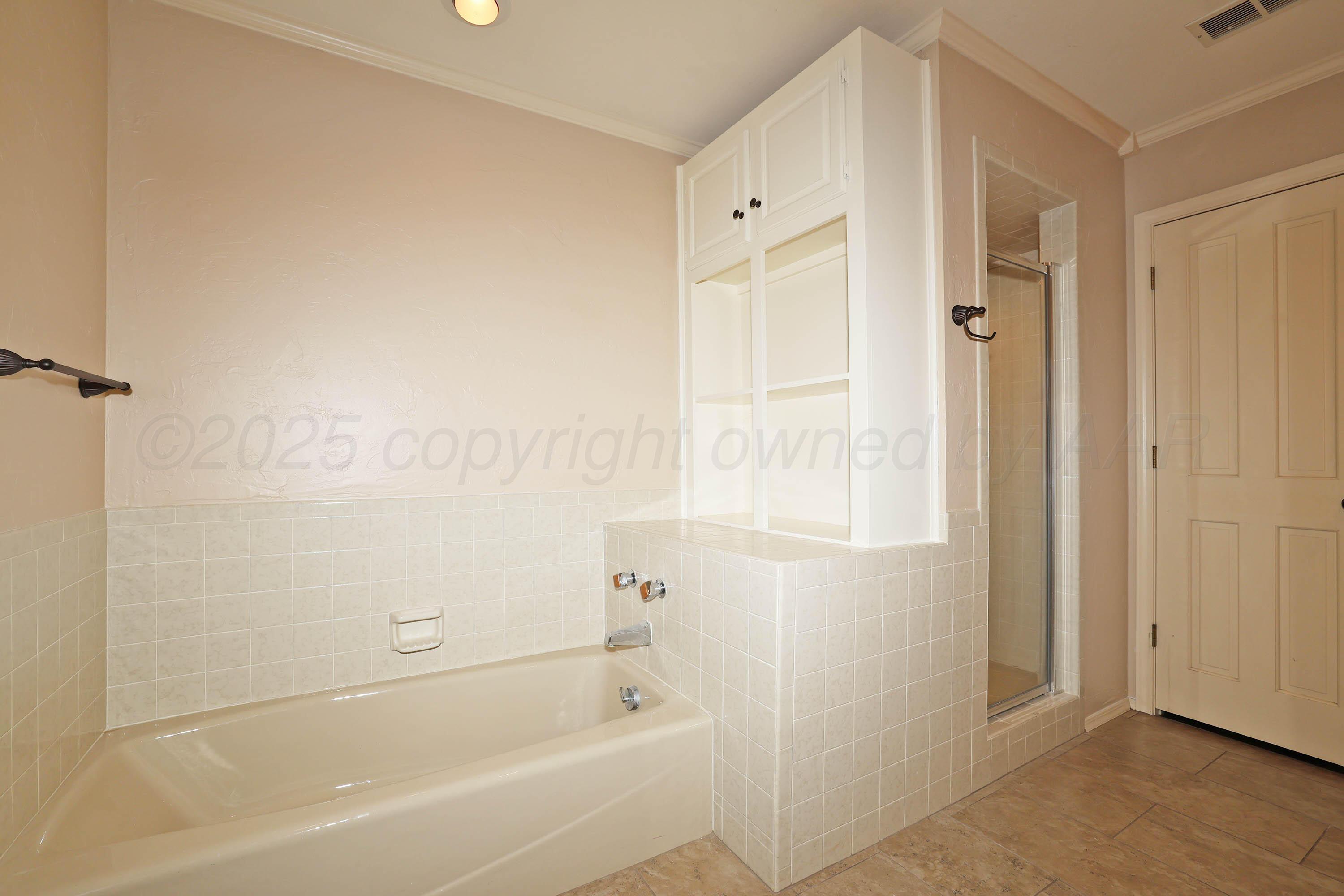 3449 Irving Lane Amarillo, TX 79121 - Photo 21 of 30 25-Bathroom