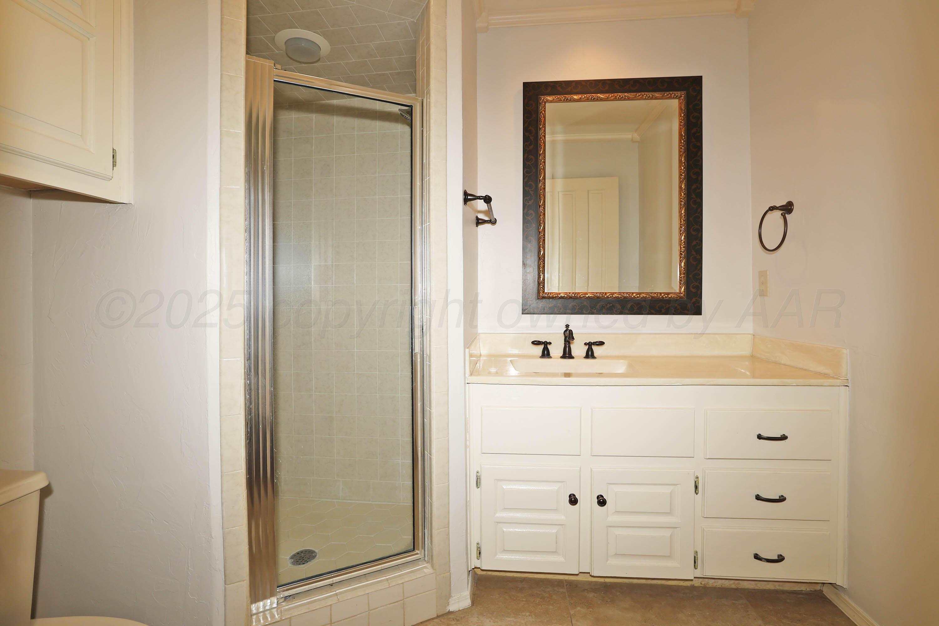 3449 Irving Lane Amarillo, TX 79121 - Photo 23 of 30 28-4th Bedroom Bath