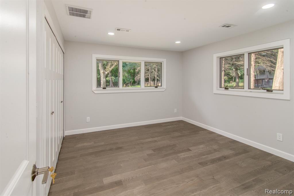 2800 Acorn Road Bloomfield Hills, MI 48302 - Photo 14 of 25 Gallery Image 14
