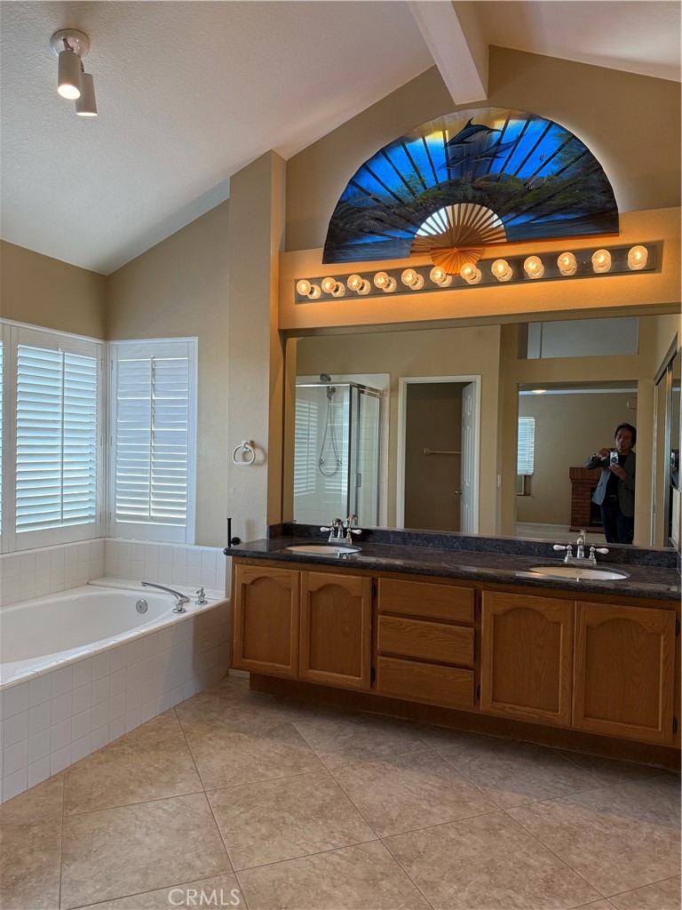 2000 Citrus Wood Lane Riverside, CA 92503 - Photo 26 of 51 a large spacious bathroom with a large tub and sink