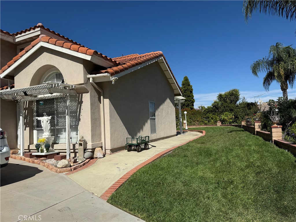 2000 Citrus Wood Lane Riverside, CA 92503 - Photo 5 of 51 a view of a house with a yard