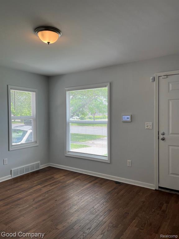 19701 Kelly Road Harper Woods, MI 48225 - Photo 8 of 24