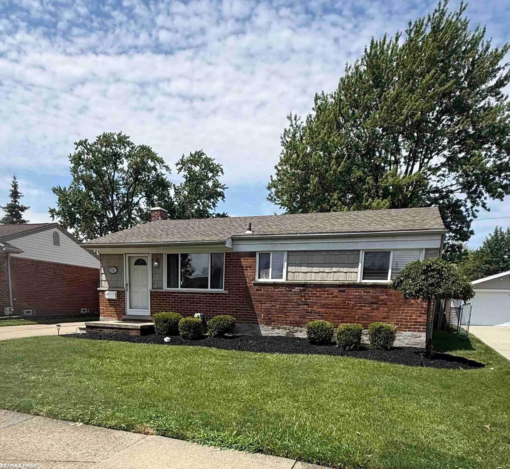 17851 Rainbow Road Fraser, MI 48026 - Photo 2 of 28