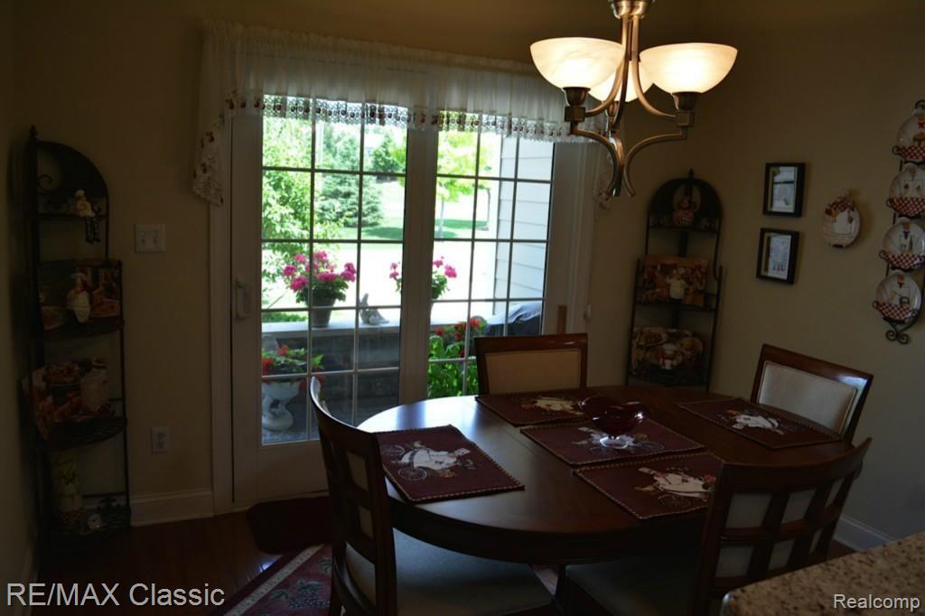 24855 Reeds Pointe Drive Novi, MI 48374 - Photo 9 of 29 BFAST NOOK.jpg