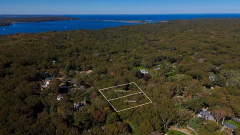 $1,700,000 | 123 & 127 Copeces Lane, East Hampton, NY 11937