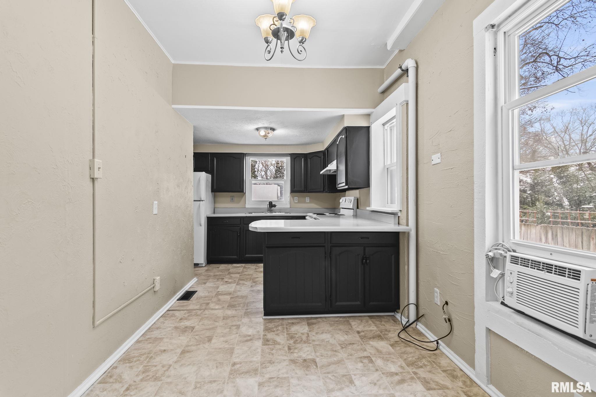 1219 West Lawrence Avenue Springfield, IL 62704 - Photo 12 of 36 Gallery Image 12
