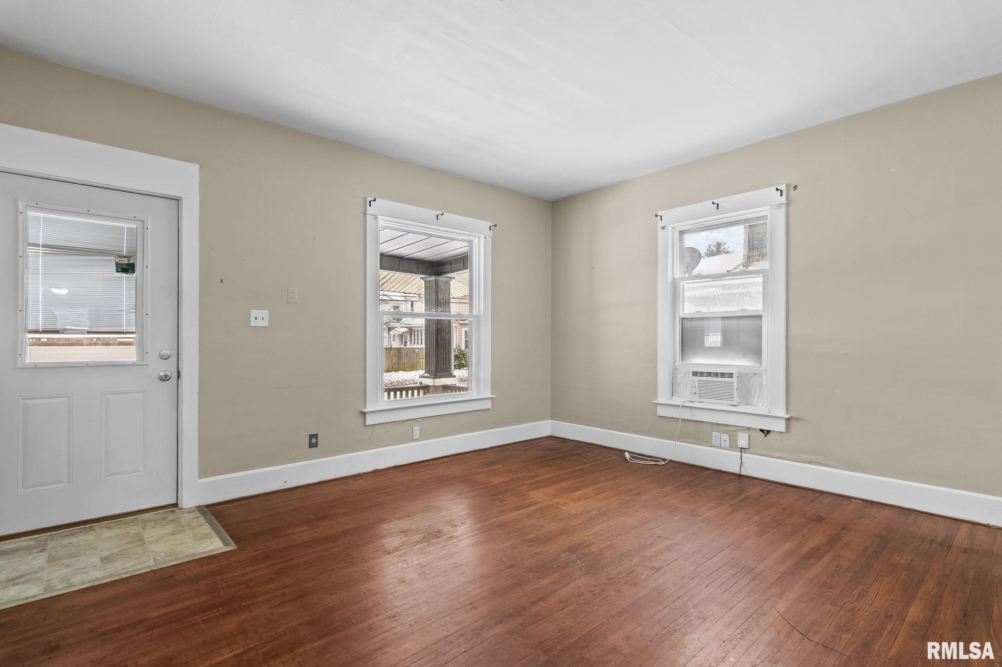 1219 West Lawrence Avenue Springfield, IL 62704 - Photo 4 of 36 Gallery Image 4