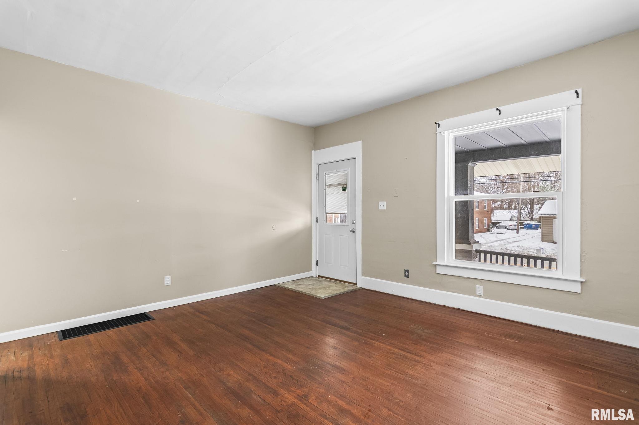 1219 West Lawrence Avenue Springfield, IL 62704 - Photo 5 of 36 Gallery Image 5