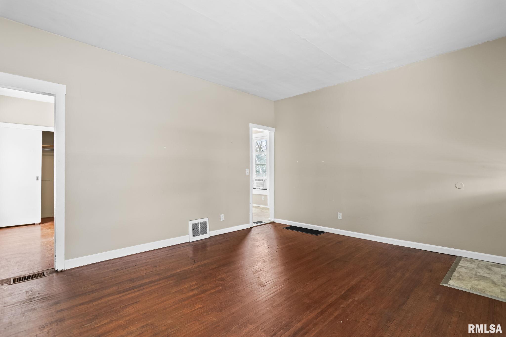 1219 West Lawrence Avenue Springfield, IL 62704 - Photo 6 of 36 Gallery Image 6