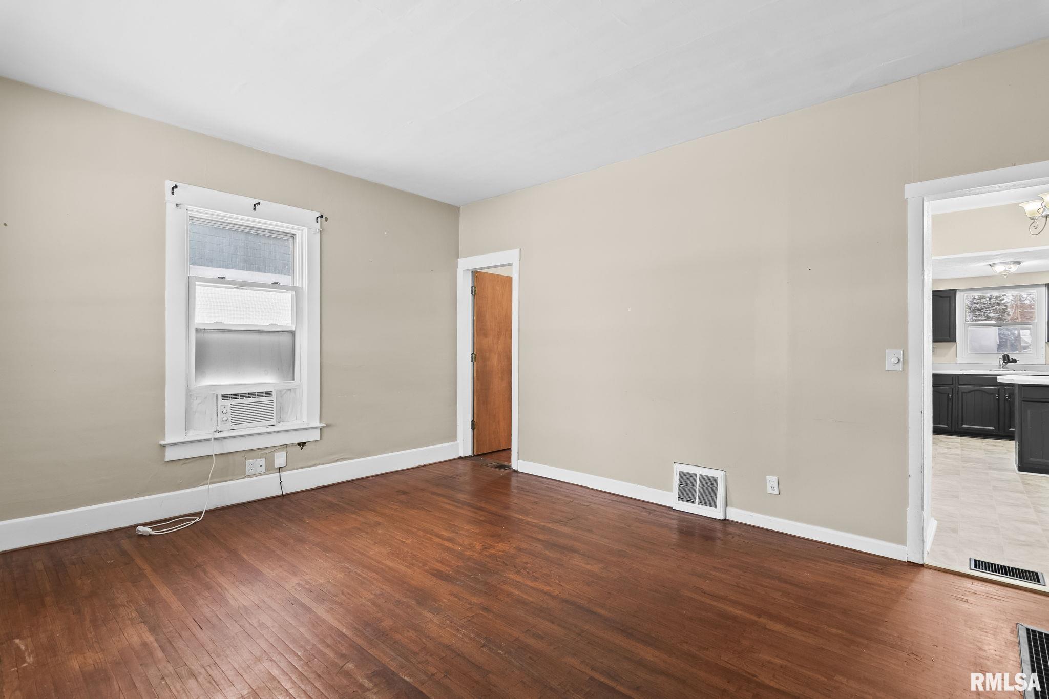 1219 West Lawrence Avenue Springfield, IL 62704 - Photo 7 of 36 Gallery Image 7