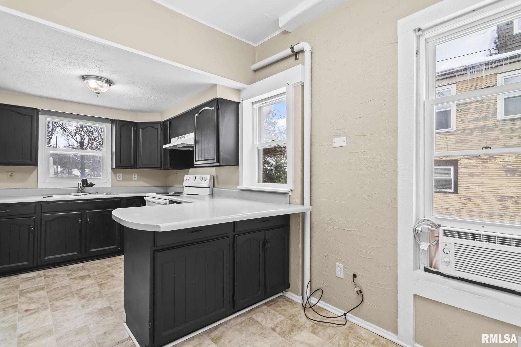 1219 West Lawrence Avenue Springfield, IL 62704 - Photo 9 of 36 Gallery Image 9