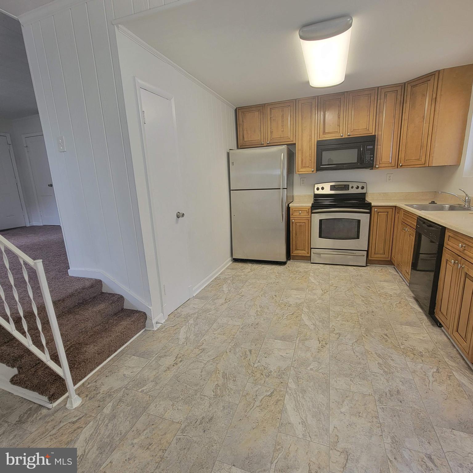 13300 Williams Drive Brandywine, MD 20613 - Photo 5 of 17 a kitchen with granite countertop a refrigerator and a stove top oven