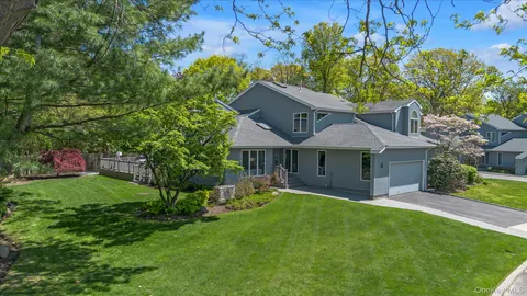 $1,400,000 | 4 Wood Path Drive, Northport, NY 11768