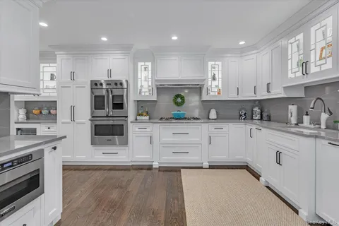 $1,400,000 | 4 Wood Path Drive, Northport, NY 11768