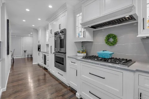 $1,400,000 | 4 Wood Path Drive, Northport, NY 11768