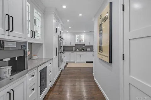 $1,400,000 | 4 Wood Path Drive, Northport, NY 11768