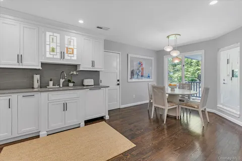 $1,400,000 | 4 Wood Path Drive, Northport, NY 11768