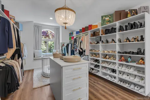$1,400,000 | 4 Wood Path Drive, Northport, NY 11768