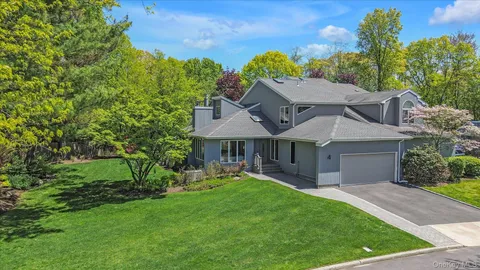$1,400,000 | 4 Wood Path Drive, Northport, NY 11768