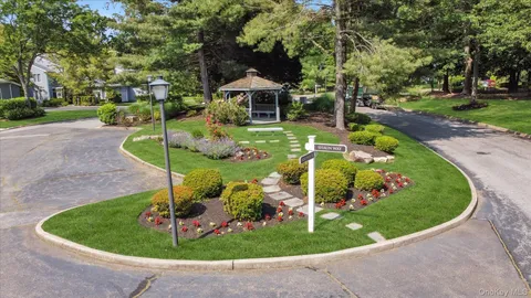 $1,400,000 | 4 Wood Path Drive, Northport, NY 11768